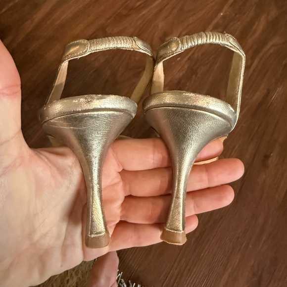 Manolo Blahnik Champagne Gold Slingback, 39 - Picture 3 of 9